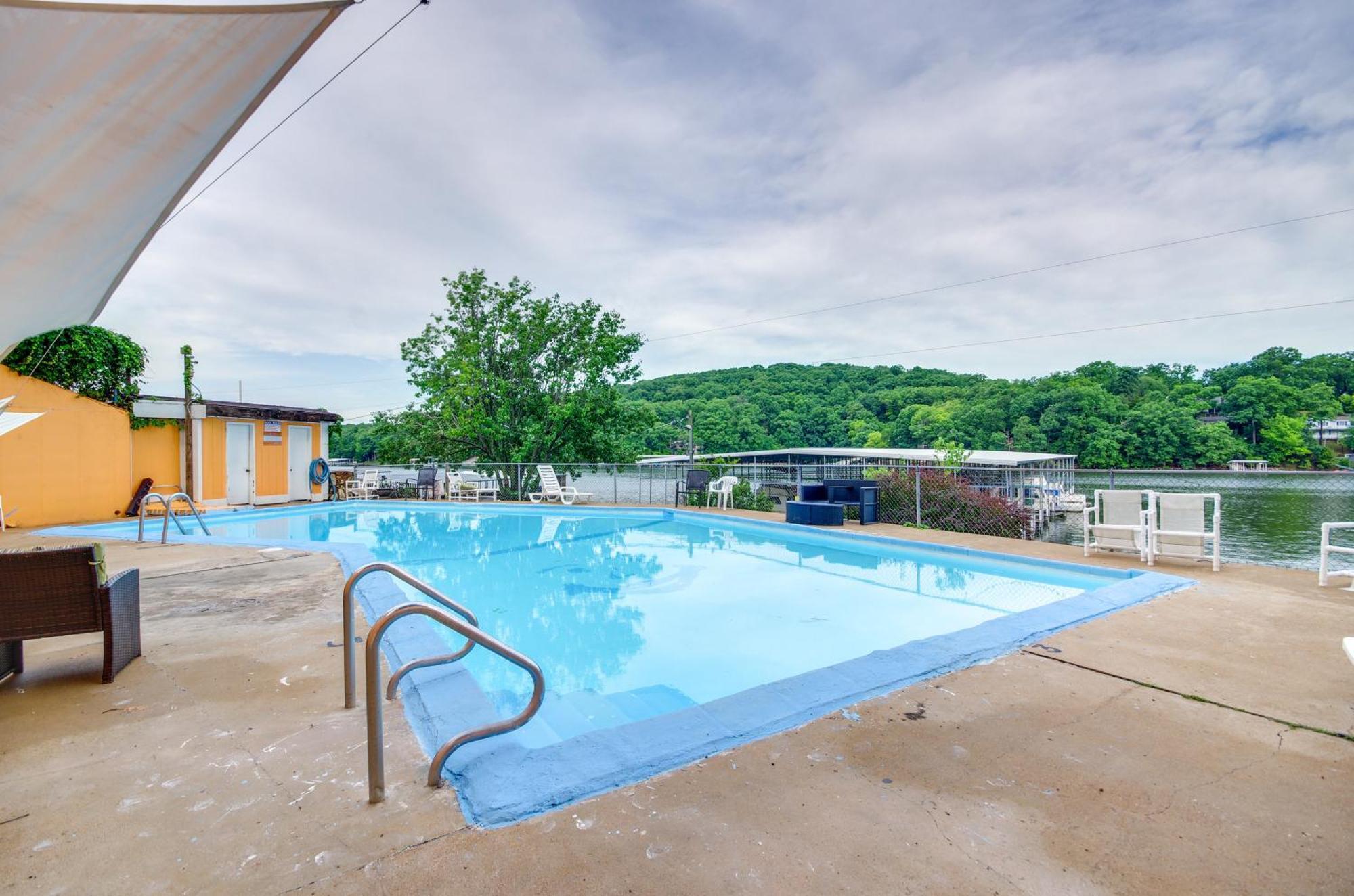 Cozy Lake Ozark Condo Rental With Grill, Pool Access Exterior photo