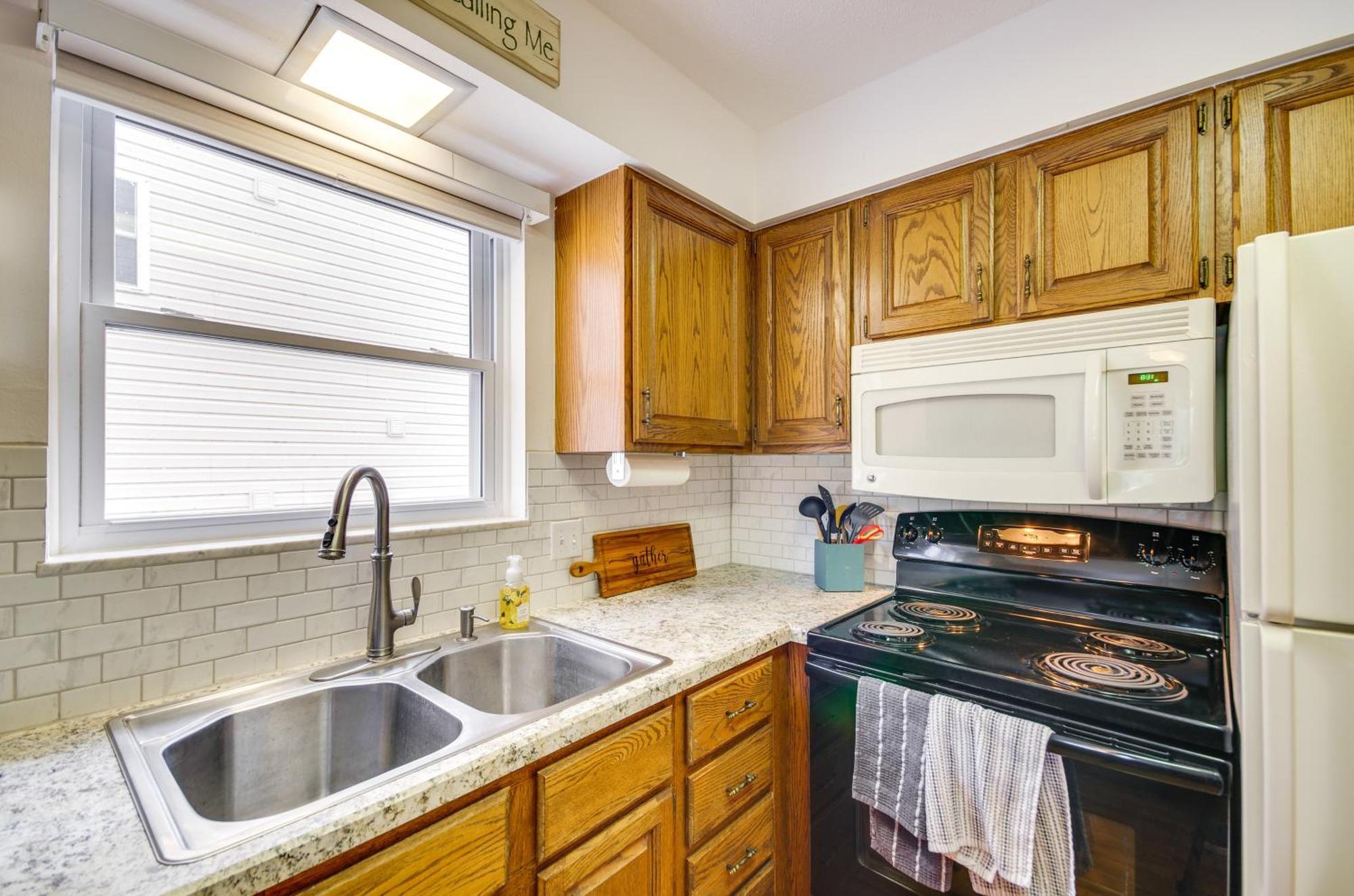 Cozy Lake Ozark Condo Rental With Grill, Pool Access Exterior photo