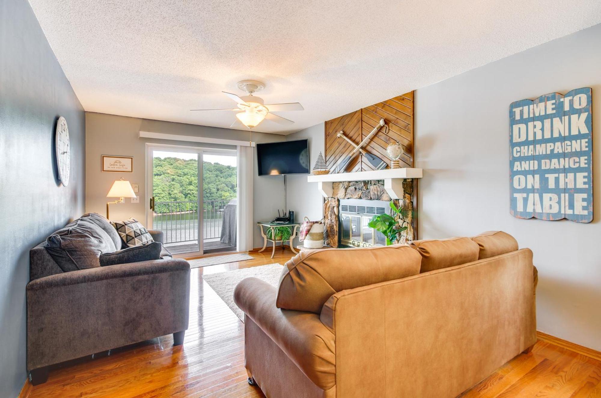 Cozy Lake Ozark Condo Rental With Grill, Pool Access Exterior photo